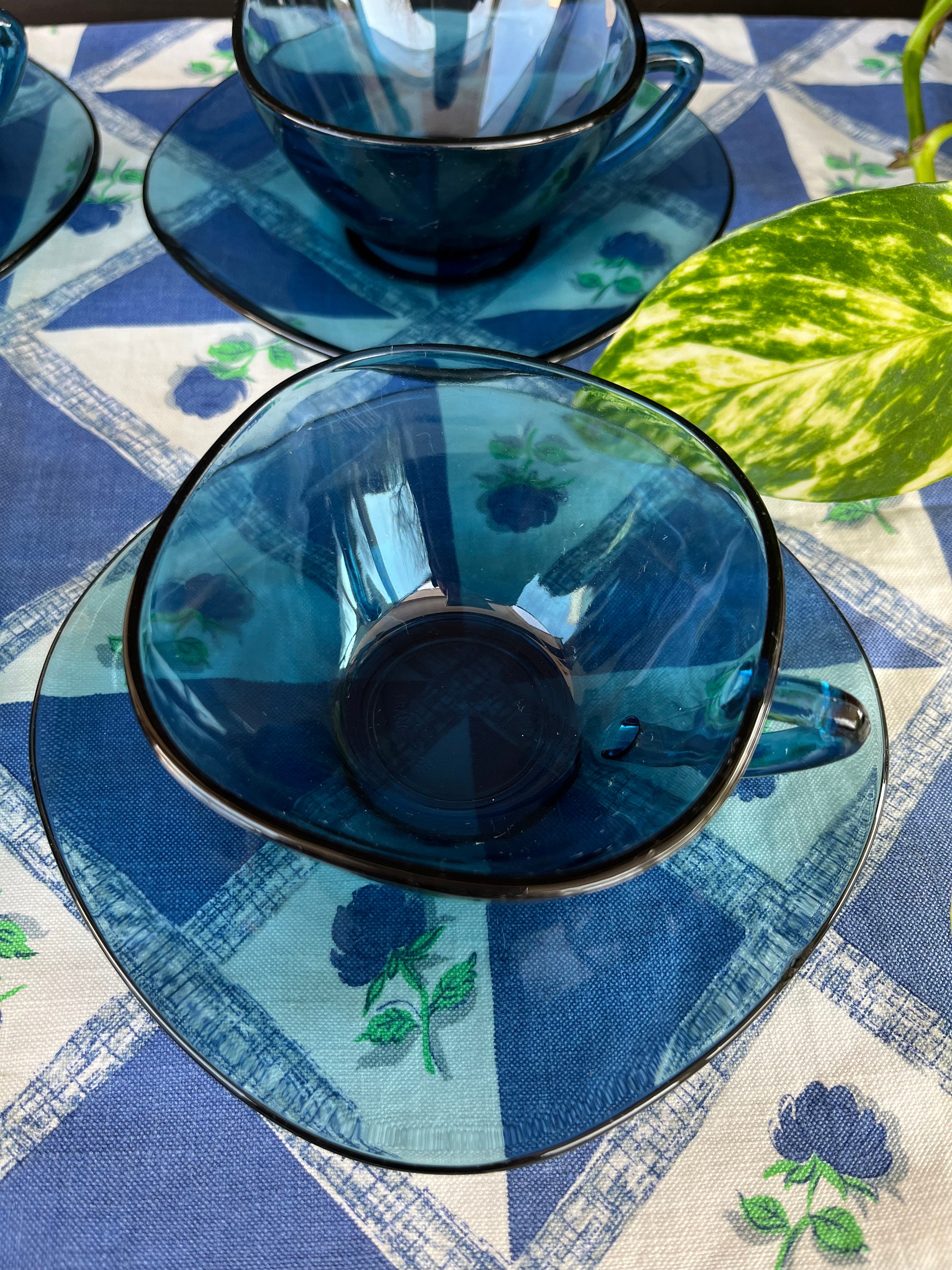 Lot De 8 Anciennes Tasses Et Soucoupes Café Verre Bleu Vereco France