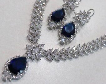 Conjunto de collar con diamantes de laboratorio y zafiro azul de talla marquesa