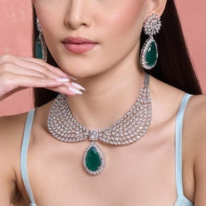 Collana con smeraldo e diamanti CZ/Set di collane con diamanti americani/pietre CZ/Gioielli eleganti/unici/Indiani/Pakistani/Bollywood/Matrimonio indiano/Sposa