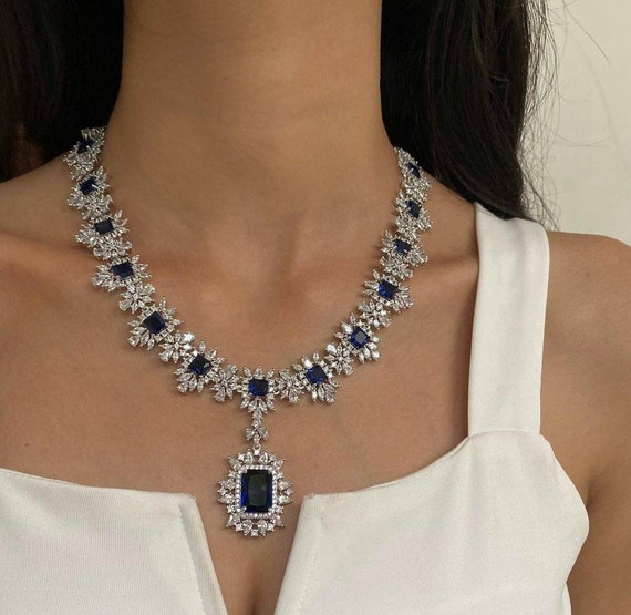 14k White Gold 0.9 ct Oval Blue Sapphire Necklace with Diamonds  LJ-PWN01812SB