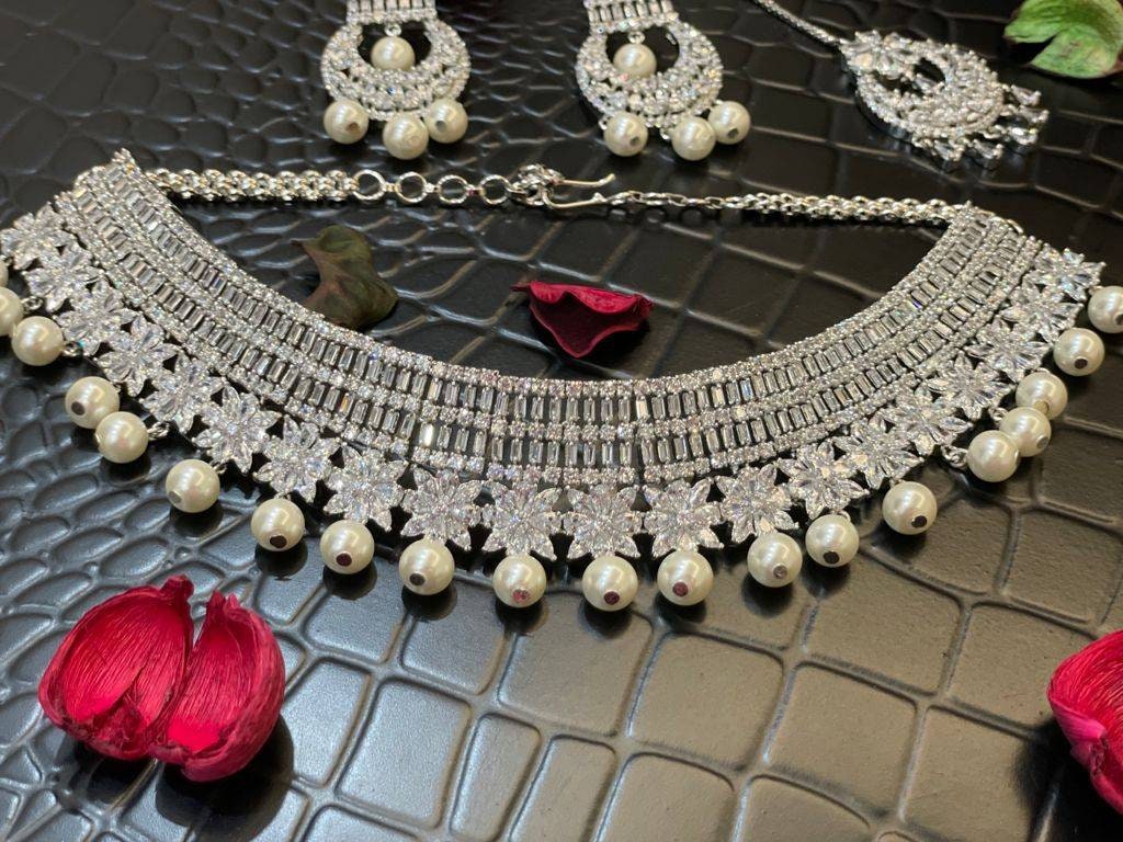 Lucy American Diamond Stone Necklace / Choker