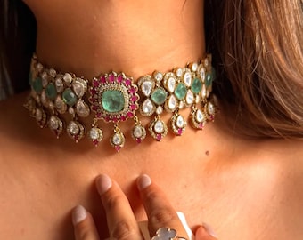 Guldfärgad Polki Choker Set: Rubin, Mintsmaragd, Moissanit Kundan Halsband