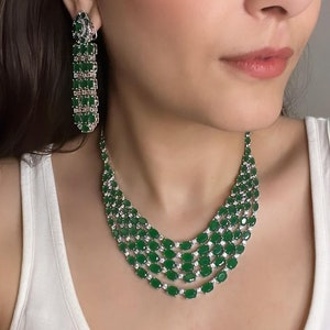 Collar de circonita cúbica de 5 capas de color verde esmeralda con acabado plateado, joyería india, joyería paquistaní, collar verde, collar de diamantes, joyería llamativa punjabi