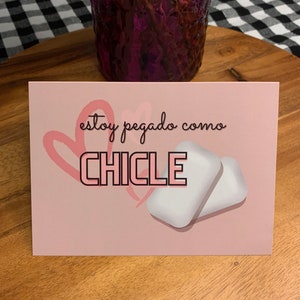 Estoy pegado como chicle - Carte de voeux espagnole, Dites-le en espagnol, Arrière-plan, Vide à l'intérieur, Saludos