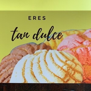 C'est dulce de bronzage ! / Vous êtes si doux! -Carte de voeux espagnole, dites-le en espagnol, pan dulce, fond, vide à l'intérieur, Saludos