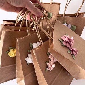 Sac cadeau 1er anniversaire, sac cadeau kraft, shabby chic, fleurs en papier, sac pour cadeaux de mariage, mauvais cadeau de fête nuptiale, sac cadeau baby shower