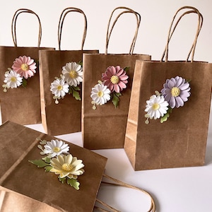 Daisy 1st Birthday Gift Bag, Kraft Gift Bag, Shabby chic, Paper Flowers, Wedding Favour Bag, Bridal Party Gift Bad, Baby Shower Gift Bag