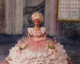 Annie's Attic Potter Häkelbett-Puppenmuster Mai 1997 Master Crochet Die Royal Ballgowns Kollektion Barbie-Puppenkleid Originalmuster