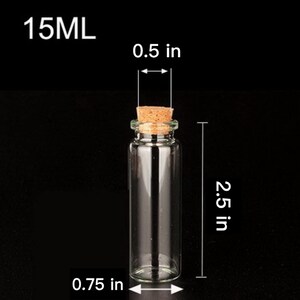 Peut inclure: Une bouteille en verre transparent avec un bouchon en li&egrave;ge. La bouteille mesure 6,35 cm de haut et 1,9 cm de large. Elle a une capacit&eacute; de 15 ml.
