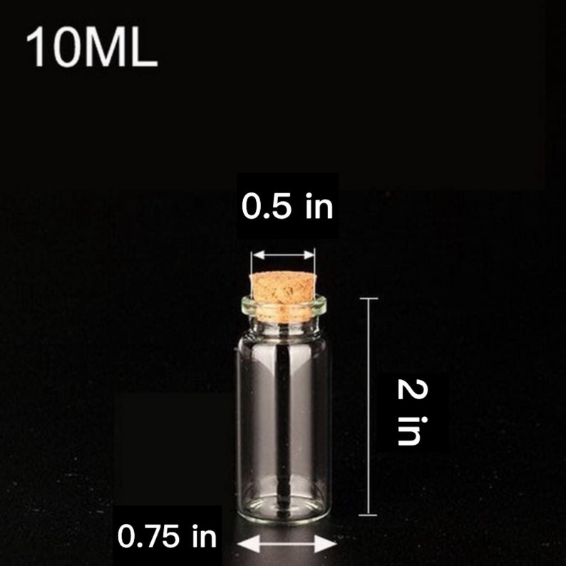 Peut inclure: Une bouteille en verre transparent avec un bouchon en li&egrave;ge. La bouteille mesure 5 cm de haut et 2 cm de large. La bouteille est &eacute;tiquet&eacute;e "10ML".