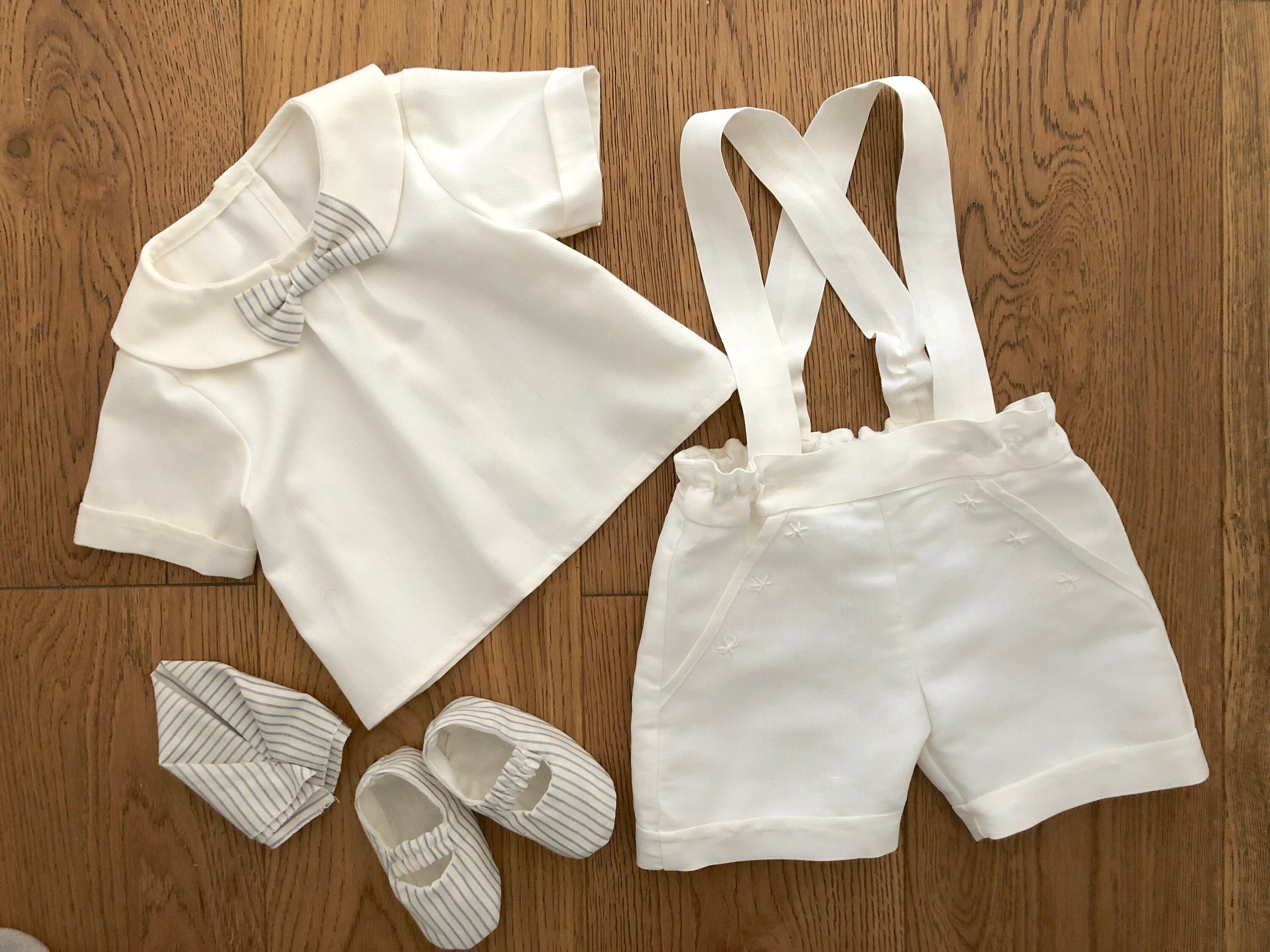 Completo In Lino Per Bambini | Smoking Da Matrimonio Con Gilet, Camicia E Pantaloni | Set 5 Pezzi Con Cravatta E Papillon - 4