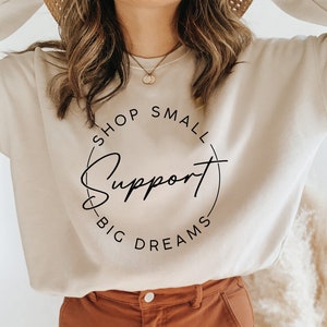 A Shop Small Support Big Dreams svg | Propriétaire de petite entreprise svg | Svg d'entrepreneur | Conception par sublimation | Tshirt svg | Entrepreneuriat svg