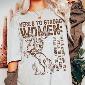 Aquí están las mujeres fuertes PNG / Mamá vaquera Png / Western Png / Mujeres alentadoras Png / Mamá inspiradora Png / Caballo occidental Png / Mamá moderna