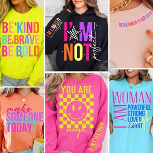 Puede incluir: Colección de sudaderas y una sudadera con capucha con mensajes positivos. La sudadera amarilla dice "BE KIND, BE BRAVE, BE BOLD." La sudadera con capucha negra dice "I'M NOT perfect." Otras camisetas dicen "make SOMEONE TODAY," "YOU ARE enough," "REMEMBER YOUR WHY," y "I AM WOMAN."