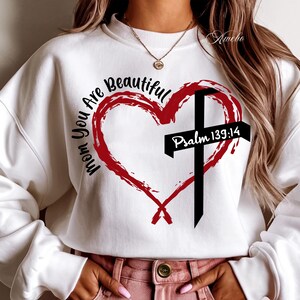 Maman, tu es belle Svg Png, Psaume Svg, maman positive cite Svg Png, maman chrétienne chemise Svg, verset de la Bible, source d'inspiration pour maman, Svg coeur rouge