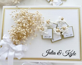 Recuerdo de boda personalizado con chocolate: flores secas y etiqueta personalizada