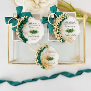 Custom Quinceanera Keychain Favor: Emerald Green Mis 15 Party Gift
