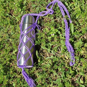 Macrame Bottle Holder Long Strap ~ Handmade Macrame Cross body Bag ~ Cross body Water bottle holder ~  Wine Bottle Gift Bag ~ Wine Gift Bag