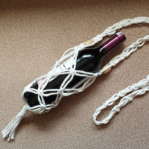 Makramee Weinflaschenhalter Langer Riemen ~ Weinflasche Body Tote ~ Weinflasche Geschenktasche ~ Macrame Cross body Weinhalter ~ Wein Geschenktasche