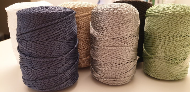 Bring the most beautiful colors to your home with 3 mm polyester rope options. Royal Blue, Grass Green, Mint, Silver Gray, Latte and the other amazing colors...