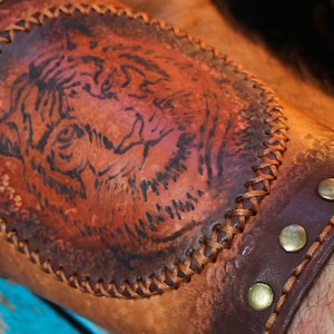 Handmade Leather Bracer, Medieval Wrist Guard, Vintage Style Cuff, Unisex Cosplay Bracelet