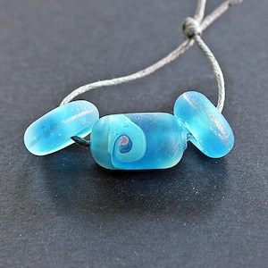 Azurblaue MATTE handgefertigte Lampwork Perlen mit Focal besetzt, handgemachte Glasperlen, Strandperlen, handgemachte Glasperlen, Muranoglas