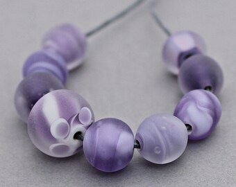 Juego de 9 cuentas de cristal de Murano artesanales de lavanda mate, románticas, de color violeta claro, para hacer joyas.