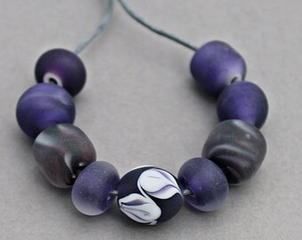 Juego de 9 cuentas de cristal de Murano hechas a mano en violeta mate, románticas cuentas de cristal de Murano artesanales, cuentas de vidrio artístico de color púrpura oscuro para la fabricación de joyas