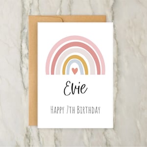 Regenbogen Karte zum 7. Geburtstag | Personalisierte Mädchen Geburtstagskarte | Benutzerdefinierte Alter Grußkarte | Baby | Name | DIN A6 | 5x7