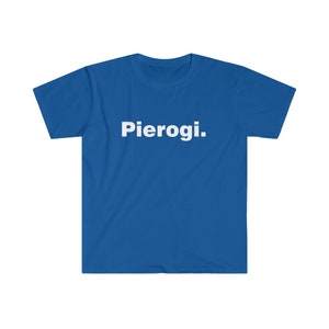 K&ouml;nnte beinhalten: Ein k&ouml;nigsblaues T-Shirt mit dem Wort "Pierogi." in Wei&szlig; auf der Vorderseite.