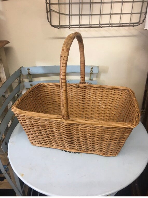 Vintage wicker 40’s style shopping basket