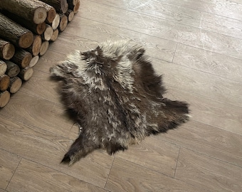 Natuurlijke geitenhuid | Echt geitenbont - leren tapijt - zachte geitenleer - geitenhuid - plaid bont - woondecoratie - rustiek plaid - tapijt geitenbont