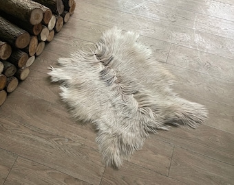 Natuurlijke geitenhuid | Echt geitenbont - leren tapijt - zachte geitenleer - geitenhuid - plaid bont - woondecoratie - rustiek plaid - tapijt geitenbont