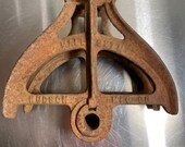 Vintage Cast Iron Barn Pulley Housing Hudson Mfg Co Mall-827M USA Antique Tools primitive