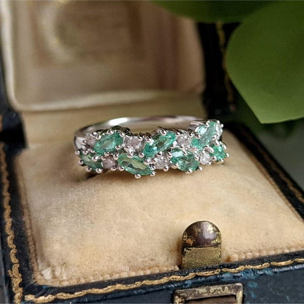 Vintage 9ct Gold Emerald Diamond Ring. 9ct White Gold! RESiZING AVAiLABLE! 9ct Gold Emerald Ring (Ref003