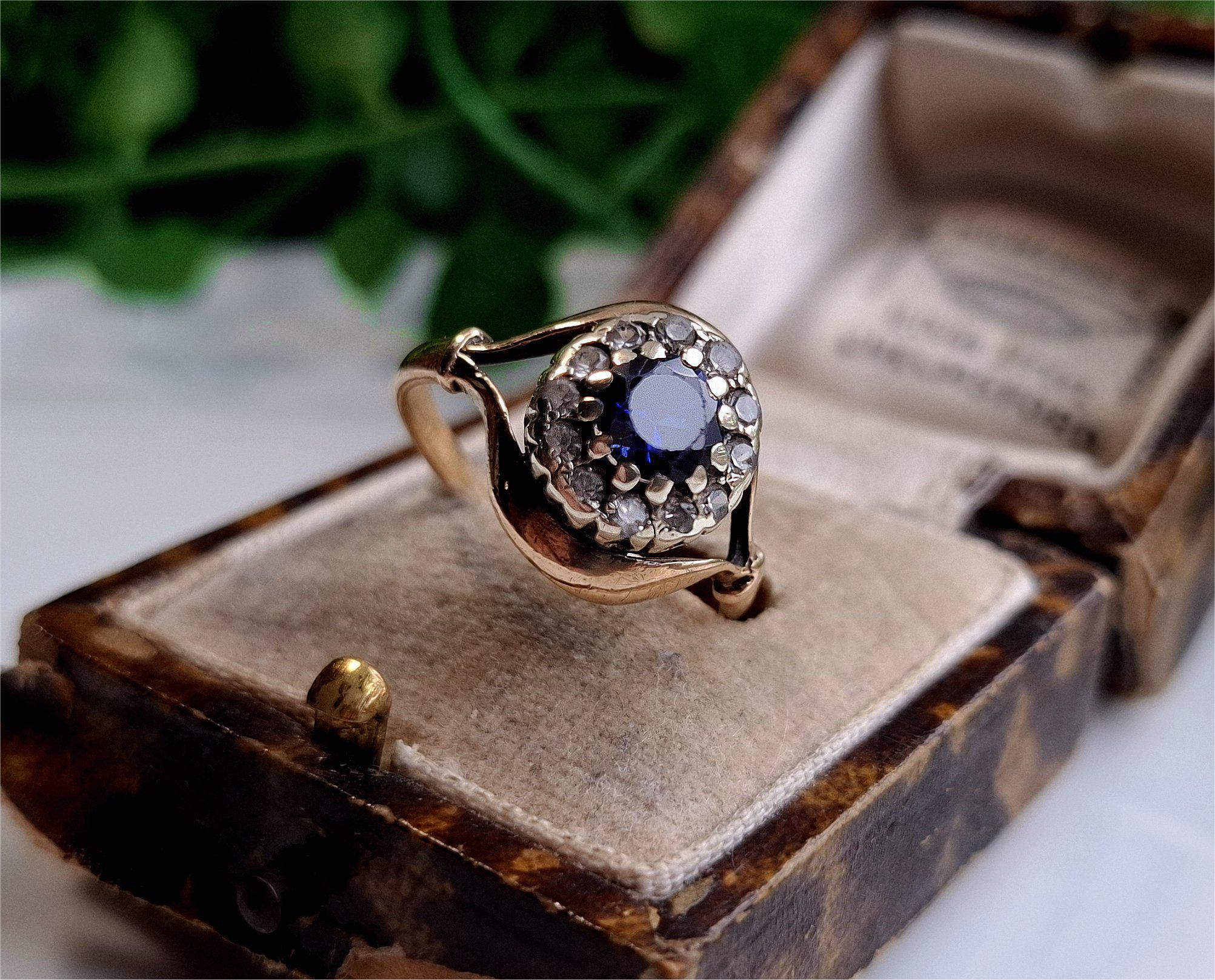 70s〜リングNo.316488 1970 Vintage 9ct Gold Blue and White Topaz Ring. STUNNING RING