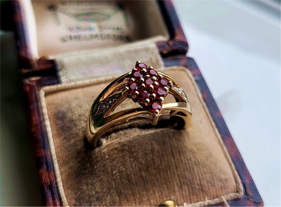 STUNNING Vintage 9ct Gold Garnet Diamond Ring. ST… - image 1