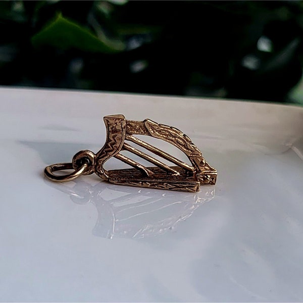 DETAILED Vintage 9ct Gold Harp Charm. Fully Hallmarked. Vintage 9ct Gold Charms, vintage 9ct Gold Pendants (Ref00L)