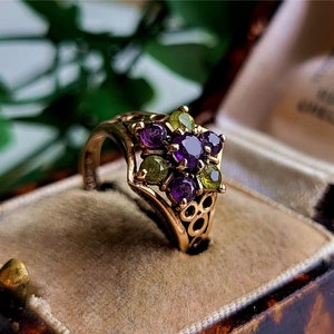UNUSUAL Vintage 9ct Gold Amethyst Peridot Cluster Ring. Packed FULL of Colour 9ct Gold Amethyst Ring, 9ct Gold Peridot Ring. (Ref00V)