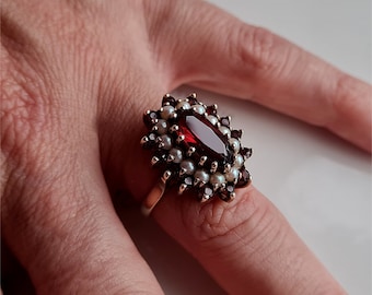 RARE Vintage 9ct Gold Garnet and Pearl Cluster Ring, 9ct Gold Pearl and Garnet Cluster Ring (ref00R