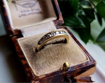 Atemberaubender Vintage 9 Karat Gold Weiß Cz Eternity Ring. Größenänderung verfügbar (ref00x)