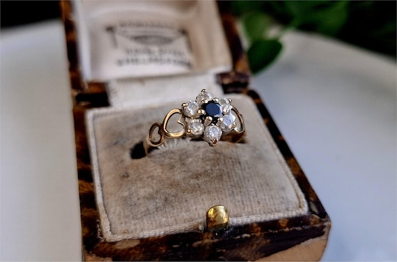 FANCY DESIGN 9ct Gold Sapphire And White Cz Ring. THiS IS STUNNiNG. Vintage Sapphire Ring. Vintage 9ct Ring (Ref00k)