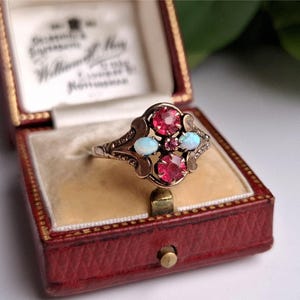 ANTIKT Vintage 9k guld opal och rubin ring. ÄNDRING AV STORLEK TILLGÄNGLIG Guld rubin och opal klusterring (ref0z)