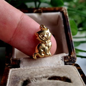 GENUiNE Vintage 9ct Gold Cat Charm. VERY DETAILED! DOUBLE Sided! 9ct Gold Cat Pendant (reff)