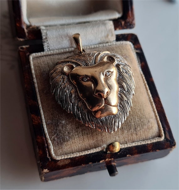 LARGE Vintage 9ct Gold Diamond Lion Pendant. 2 DIA