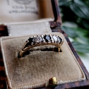 SKRULLAD DESIGN Vintage 9k guld safir vit cz alliansring. GRATIS STORLEKSÄNDRING! (ref00N)