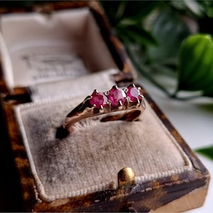 Vintage 9ct Gold Ruby Trilogy Ring, BURSTING WITH COLOUR. RESiZING AVAiLABLE (ref00k)