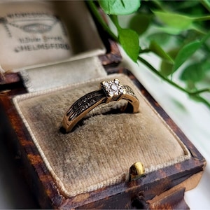 RARE Vintage 9ct Gold Diamond Cluster Ring. FREE RESIZiNG! 29 SPARKLiNG DIAMONDS. (Ref00M)