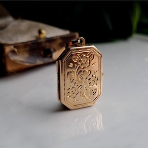 STUNNING Vintage 9ct Gold Opening Flower Locket Pendant. OPENS and Closes Smoothly! (ref00s