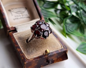1970s LARGE Vintage 9ct Gold Garnet Cluster Ring, 9ct White Gold! Gold Garnet Cluster Ring (ref00s)